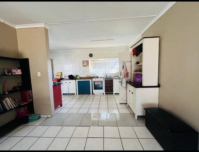 3 BEDROOM HOUSE FOR SALE IN CROYDON